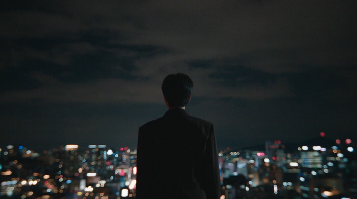 정승환, 깨진 미러볼 아래서 '행복은 어려워'… MV도 한 편의 미술 작…