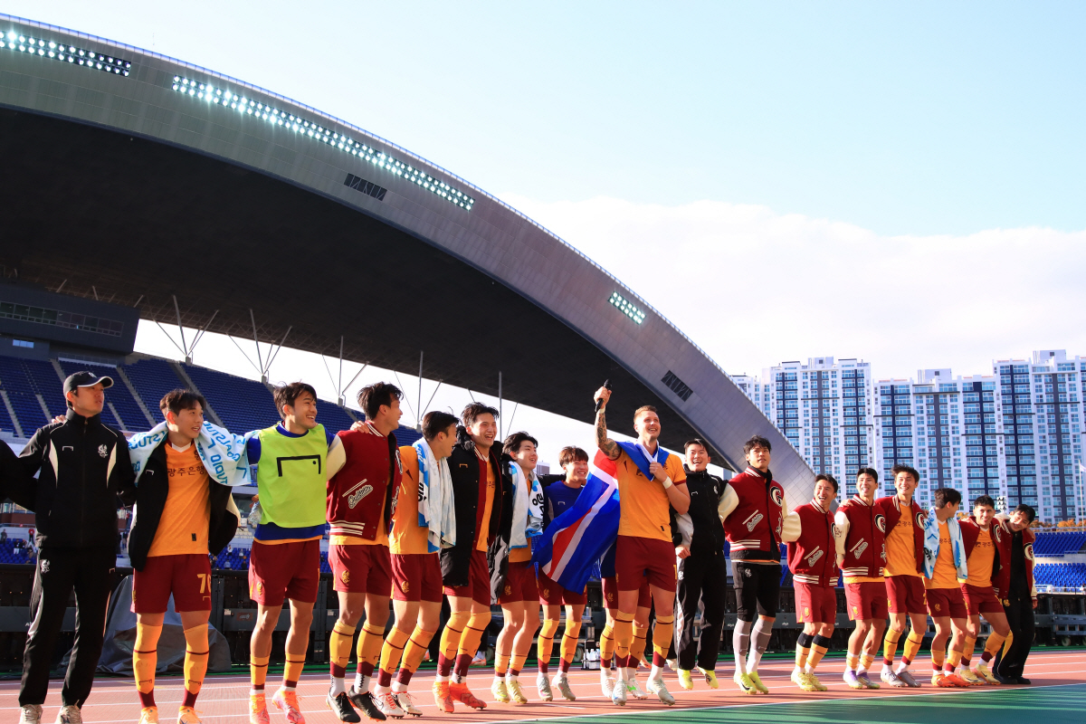 "가즈아, 창단 첫 코리아컵 우승" 광주, 12월6일 전북과 결승서 셔틀…