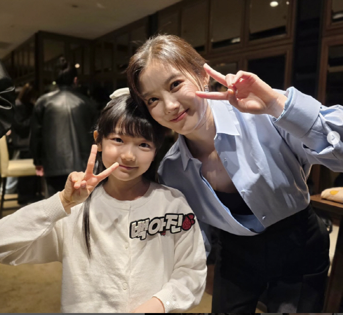 김유정 미담 터졌다…"8살 아역, 소시오패스 연기에 상담사 요청"