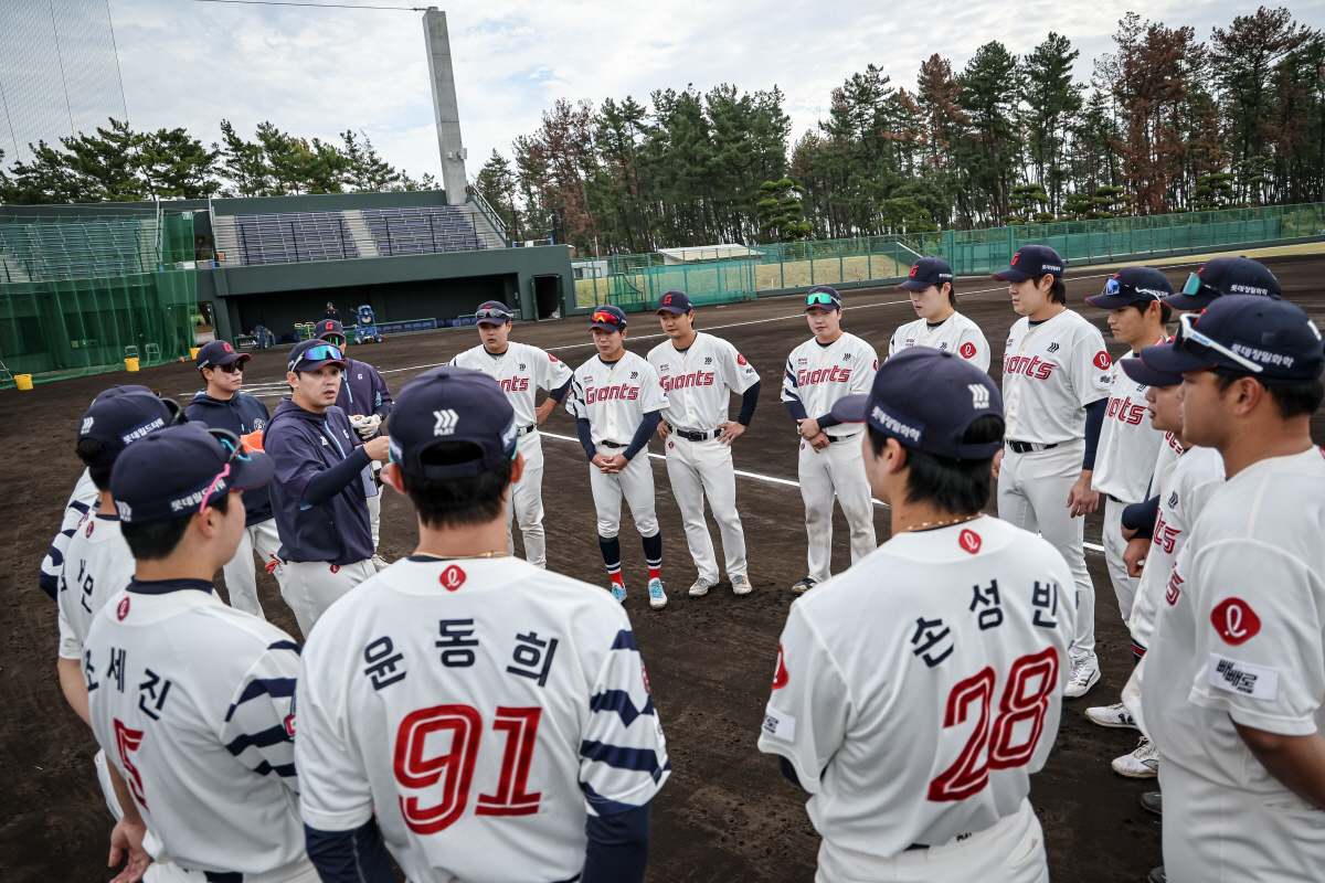 "야구장 떠나니 우울증 오더라" 1년만의 그라운드 컴백 → 3년만에 다시…