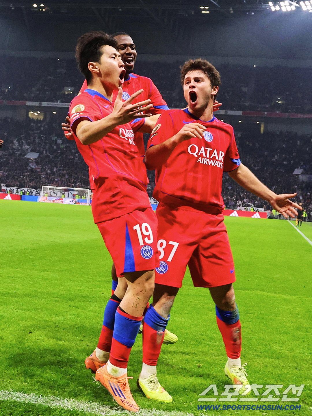 '자존심 강한 佛언론이 韓선수에게 이런 찬사를' PSG서 100경기→완벽…