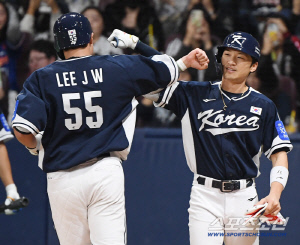 홈런 치고 떠나버렸다...외야수가 없다, '4인 정예 특공대'가 일본 깨러 간다 [고척 현장]