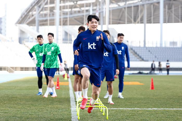 [천안 토크]'정글' 챔피언십, 부쩍 성장한 19세 재능…'흥민이형'의 아빠 미소, 그가 건넨 말은