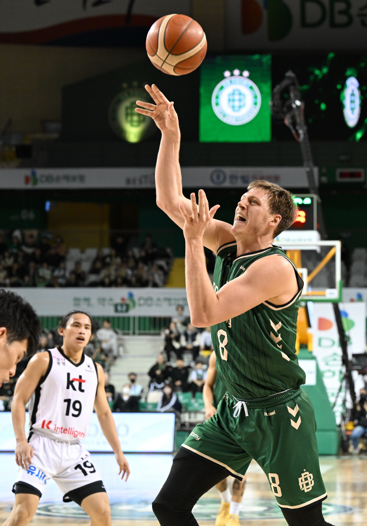 '공격대장 카굴랑안→하윤기 결승 자유투' 수원 KT, 0.5초 남기고 D…