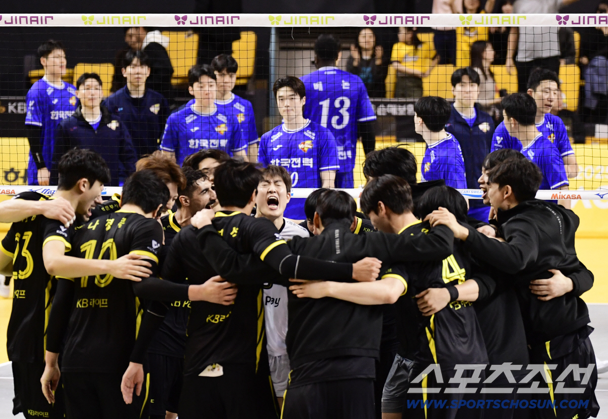 '20득점↑ 트리오 대폭발' KB손보 선두 껑충…혈투 끝에 한국전력 제압…