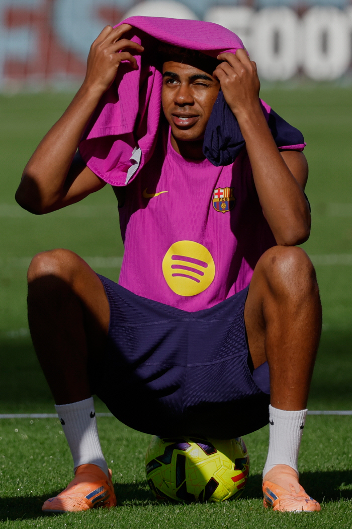 수술 숨긴 '19살 천재' 야말! 스페인축구협회 분노 폭발→A대표팀 결국 제외…바르셀로나 첨예한 대립 '충격'