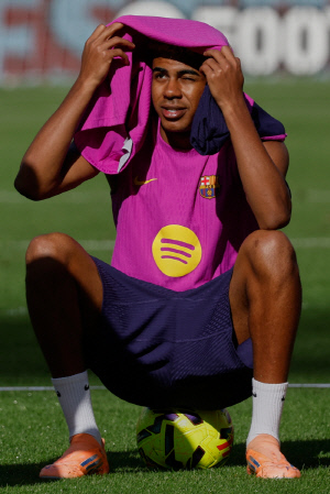 수술 숨긴 '19살 천재' 야말! 스페인축구협회 분노 폭발→A대표팀 결국 제외…바르셀로나 첨예한 대립 '충격'