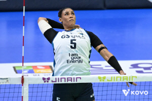 감기에 쥐까지 났다…그런데 49득점 '트리플크라운'을 해냈다! 