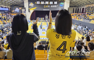 의정부 팬들은 '정민수 잊지 않았다' 친정팀 첫 방문기, 팬들의 힘찬 박수와 옛 동료들의 환대[의정부현장]