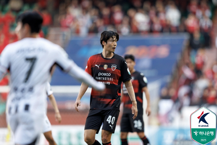 '2026시즌도 현역?' 포항의 핵심으로 거듭난 기성용, 직접 밝힌 결정…