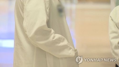 "의사들 年 2천301시간 근무…근무실태 파악해야 인력추계 가능"