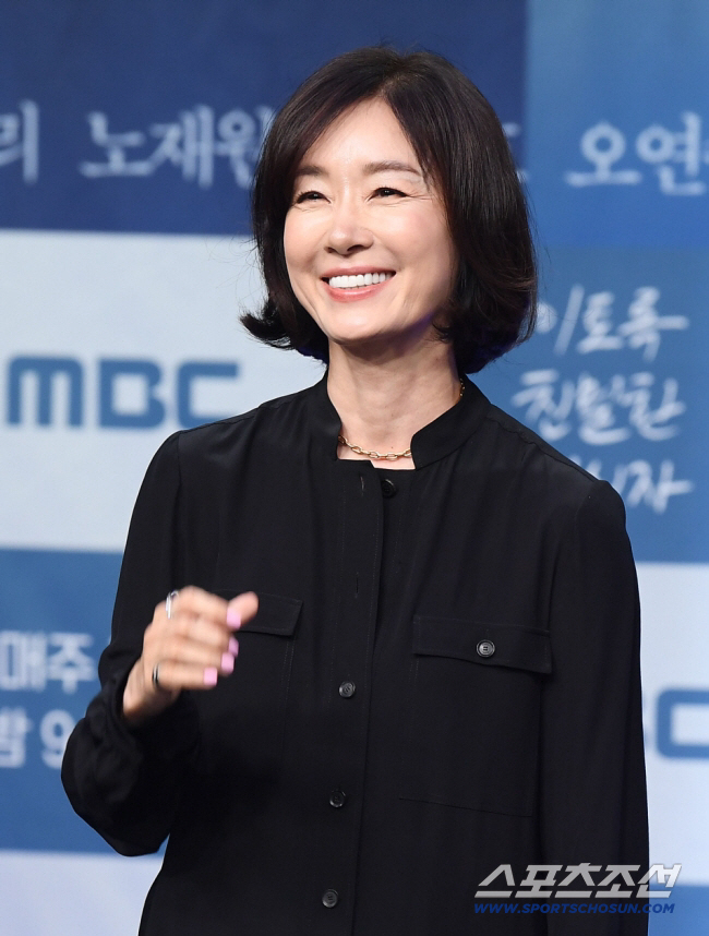 오연수, 유튜브서 '훈남' 26세 子 최초 공개 이유..."관종 아닌 일…