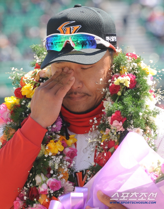 [단독] '홈런 공장장' 정경배 코치, 김태형 감독 손잡았다…'홈런 꼴찌…