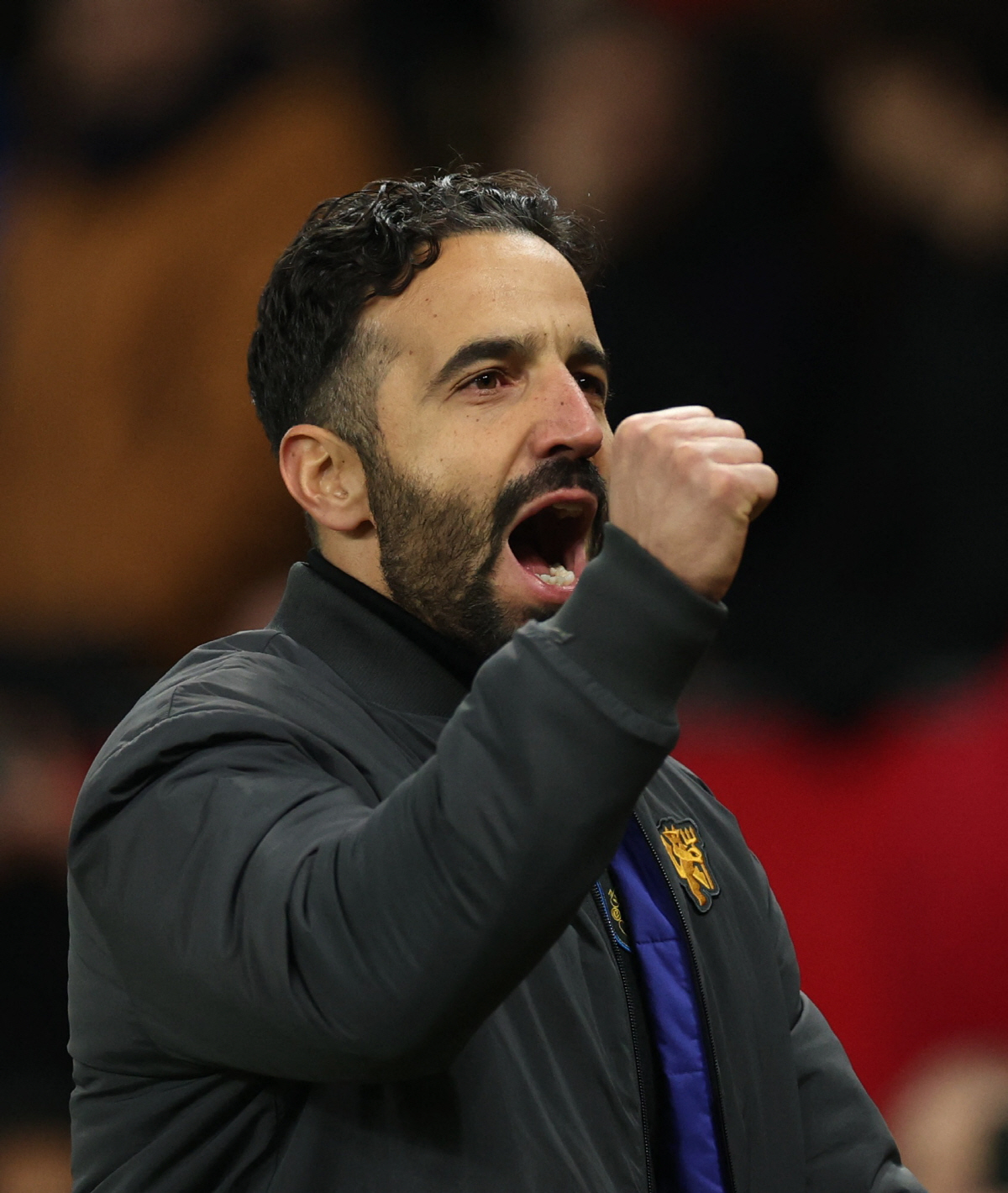 "이게 팀이야!" 라커룸 TV 부수며 분노 폭발, '충격' 맨유 처참했던…