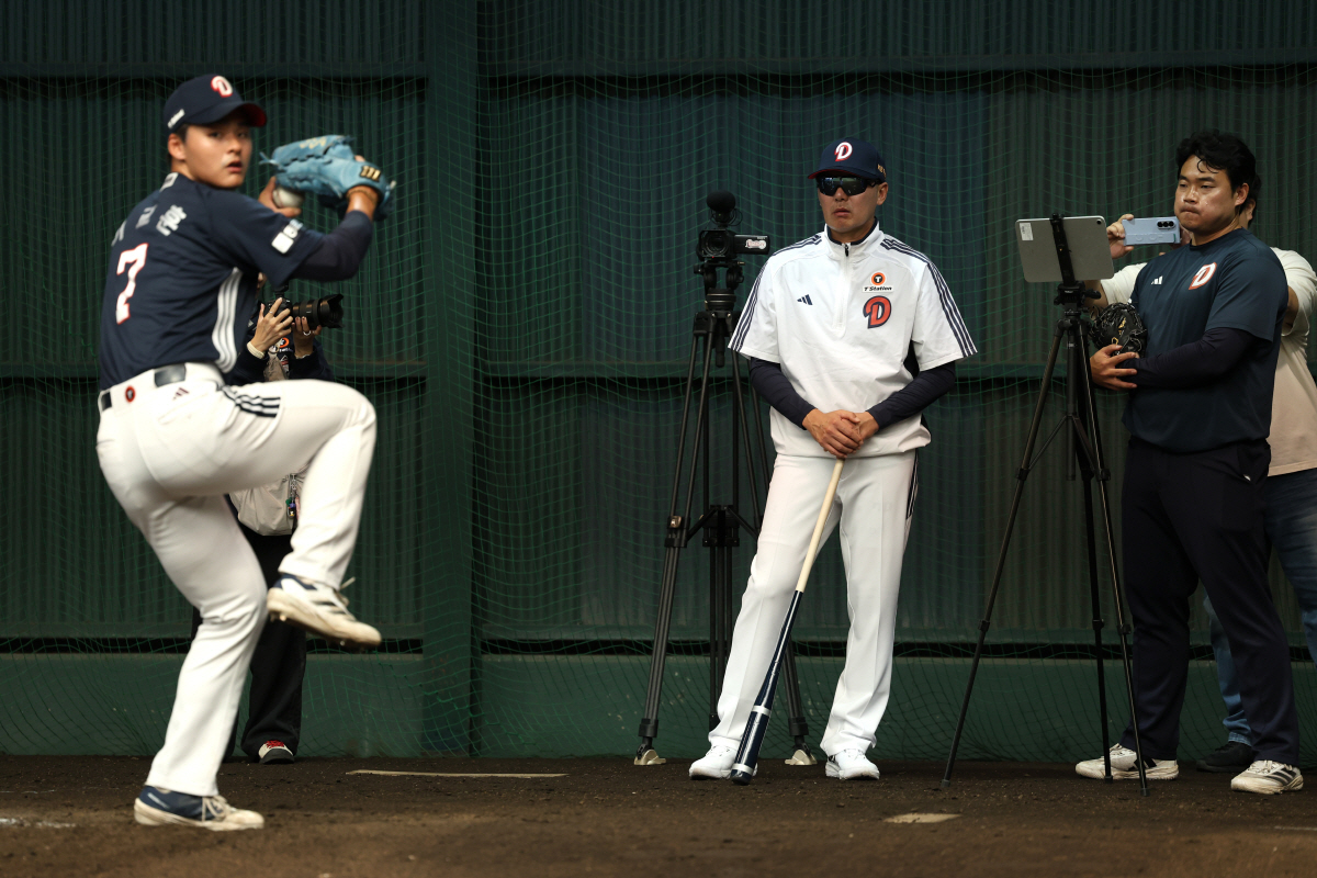 "라떼는 200개씩 던졌다" 김원형 특명! 훈련량은 자비 없다 → 제구 …