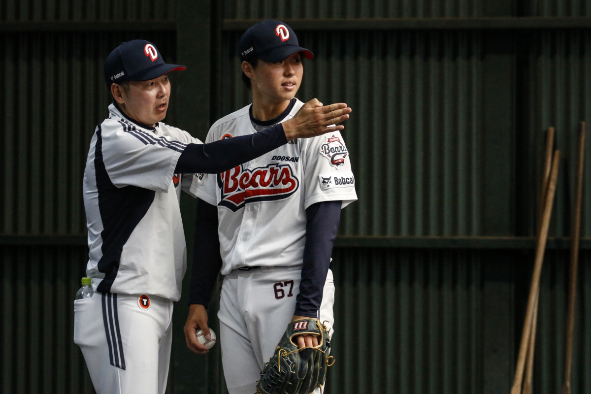 "라떼는 200개씩 던졌다" 김원형 특명! 훈련량은 자비 없다 → 제구 …