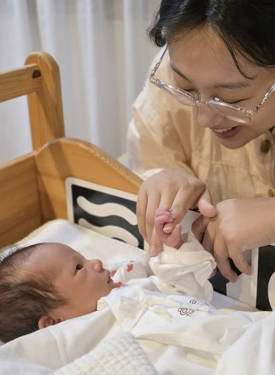“중환자실 퇴원→쌍둥이 손 잡았다” ‘손민수♥’ 임라라, 산후출혈 고비 …