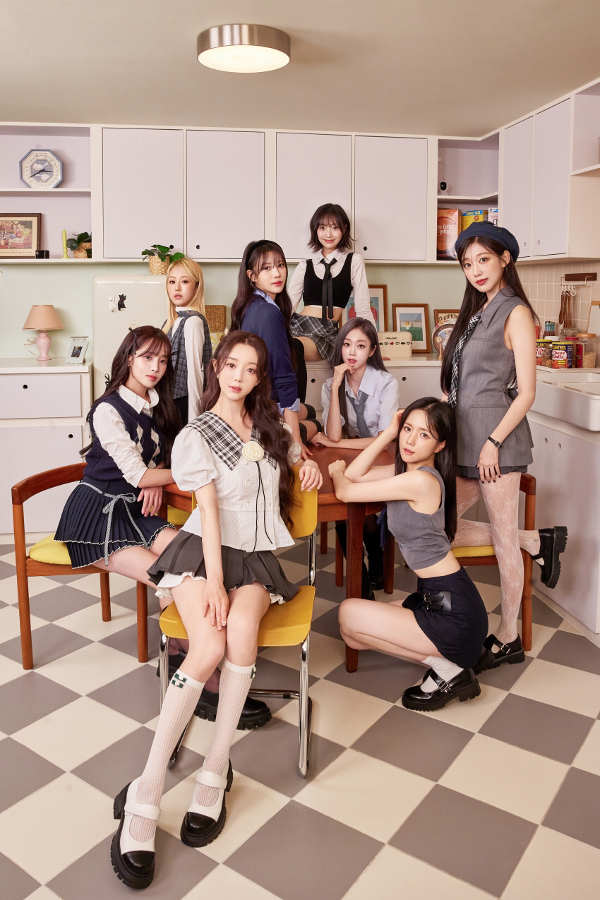 러블리즈, 데뷔 11주년 기념 완전체 라이브…여전한 팀워크