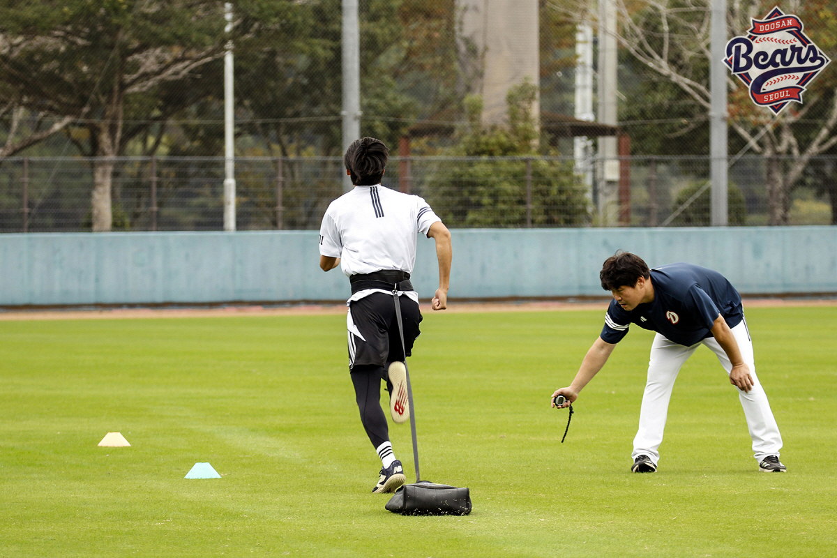 와 이렇게까지 한다고? 해병대 캠프인줄.. 투수들 15kg 모래주머니 러…