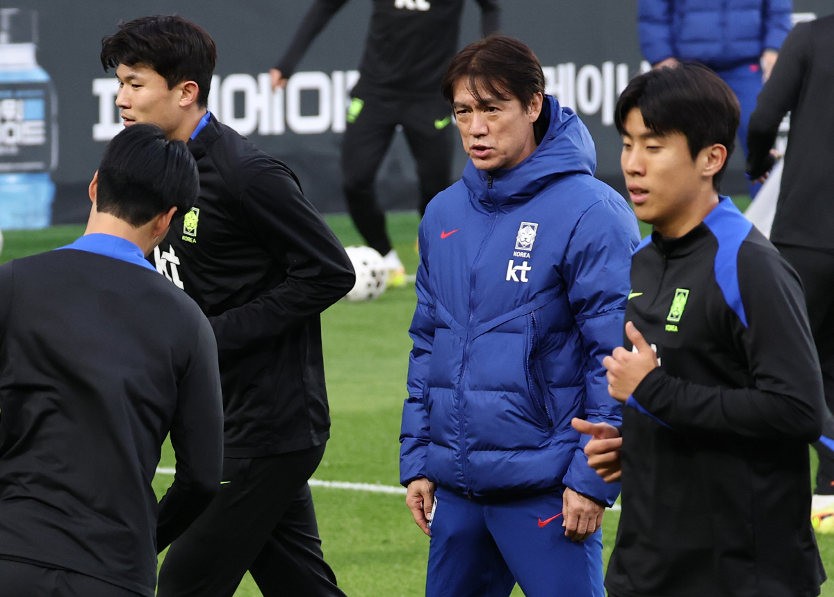 "황인범 박용우 백승호가 없다" 다친 '허리', 첫 완전체 비공개 훈련……