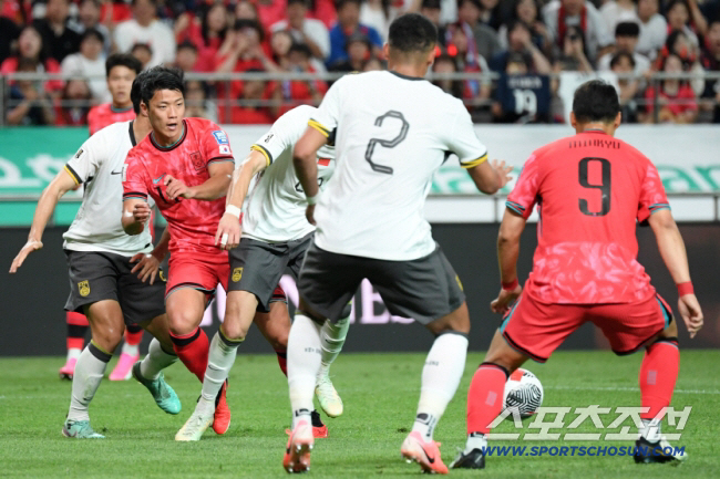 설마 홍명보호는 아니겠지...? 中 "내년 3월 A매치, 亞 본선진출팀과…