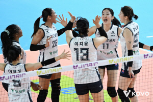 8점 차 뒤집었다! 승리 하이패스 '쾌속 질주'…도로공사, 정관장 셧아웃 제압