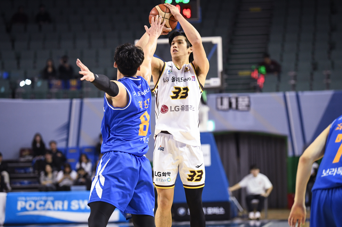 [집중분석] '니콜슨 덫'을 놓은 LG. 삼성 제물로 시즌 첫 10승, …