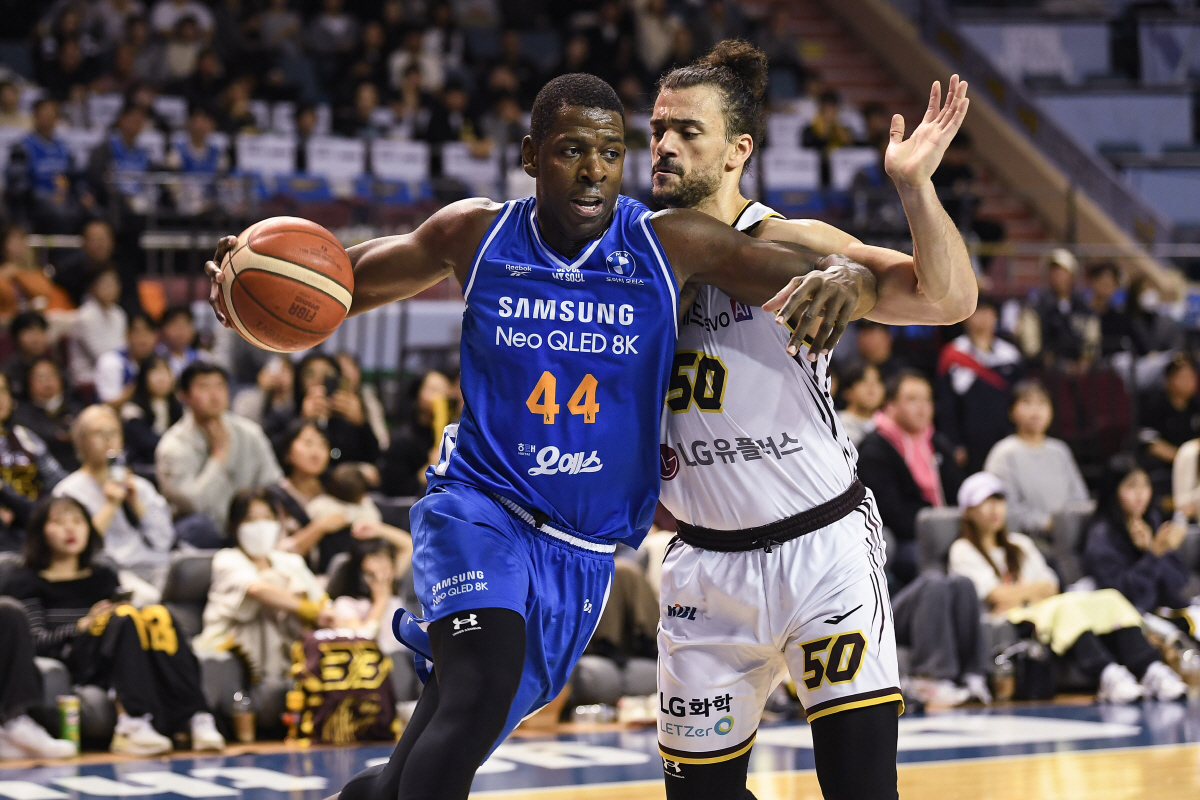 [집중분석] '니콜슨 덫'을 놓은 LG. 삼성 제물로 시즌 첫 10승, …