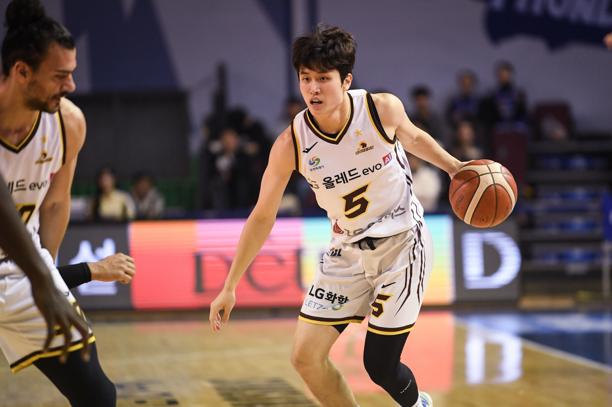 [집중분석] '니콜슨 덫'을 놓은 LG. 삼성 제물로 시즌 첫 10승, …