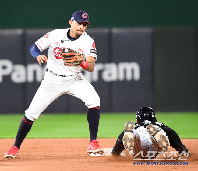 박찬호 100억 소용돌이에 빠진 야구판, 아쿼까지 생겼는데 왜 '외인 유…