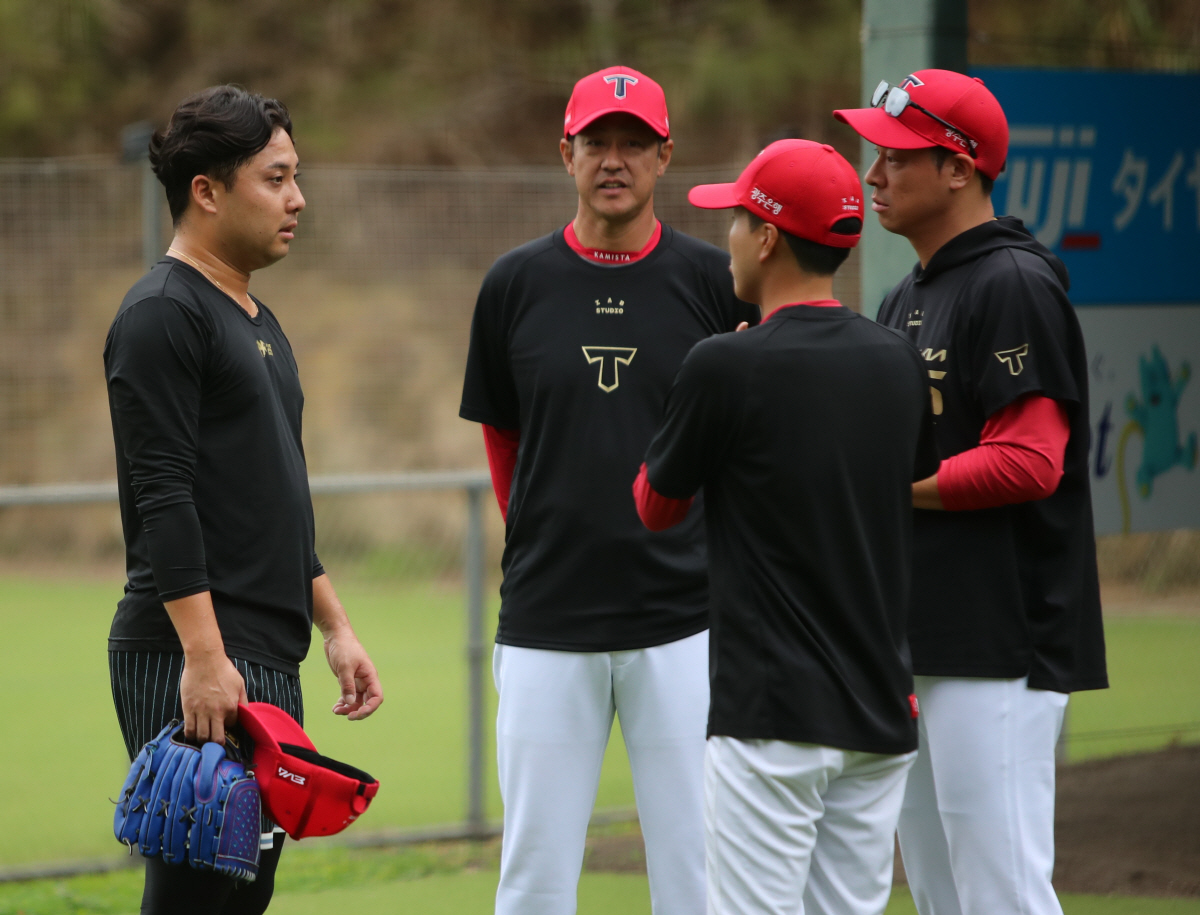 "야마모토?" 日 투수 돌발 행동, KIA 관계자들 깜짝…'테스트 끝' …