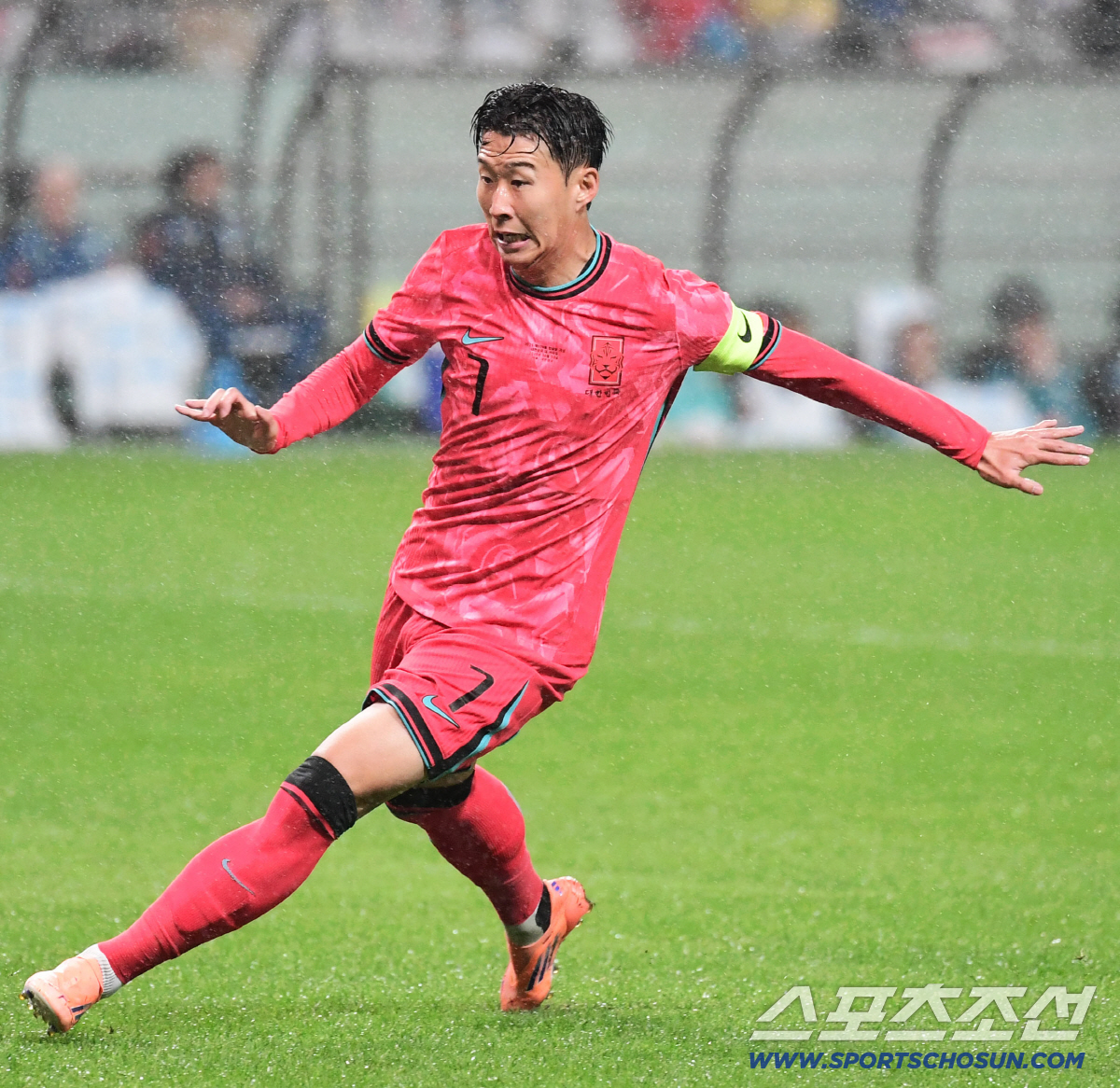 푹 쉰 '캡틴'-자주 뛴 '슛돌이'-관리 받은 '괴물'...볼리비아전, …