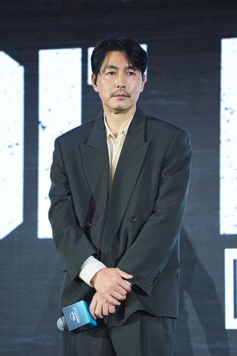 정우성, 홍콩서 전세계 취재진 만나…혼외자 관련 언급은 無