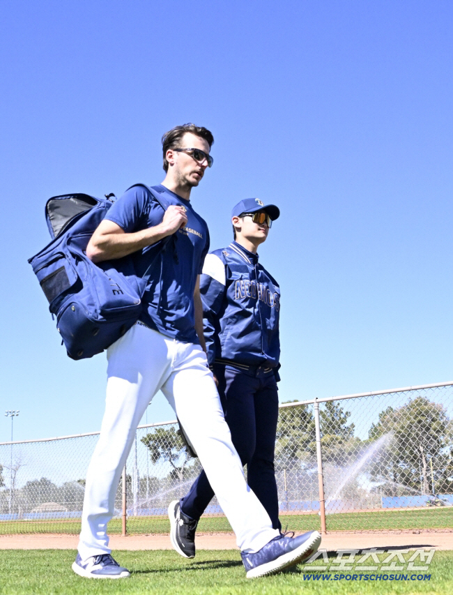 "계속 연락 주고받고 있다" 한국 씹어먹었던 투수들, 진짜 돌아올까