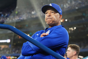 '결과만 보지마! 감동이 없잖아?' LAD 로버츠 감독, 월드시리즈 2연패에도 '올해의 감독상' 득표 제로의 이유