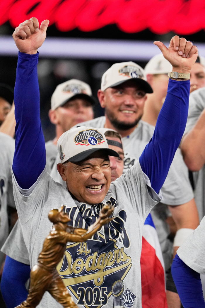 '결과만 보지마! 감동이 없잖아?' LAD 로버츠 감독, 월드시리즈 2연패에도 '올해의 감독상' 득표 제로의 이유