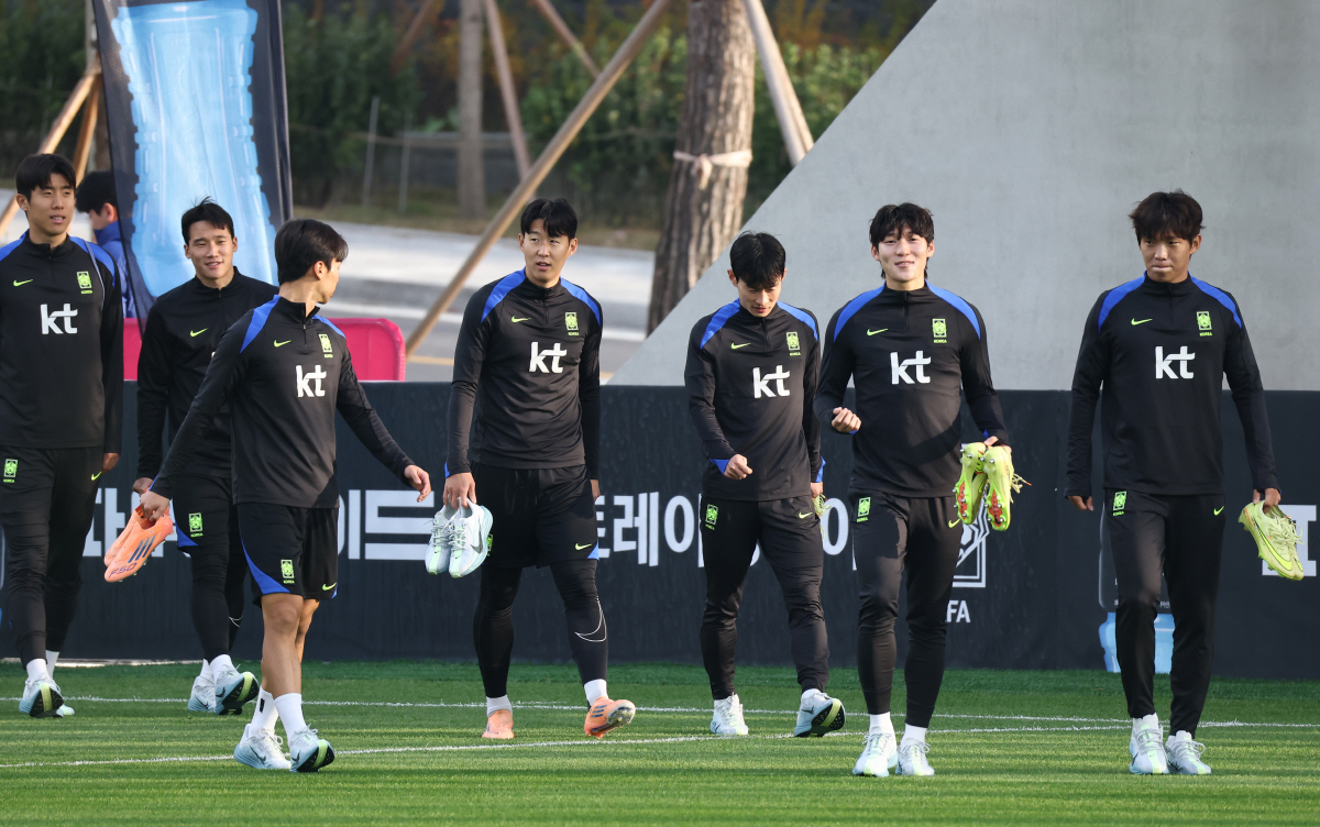 英 폭풍 오열! '손흥민 토트넘 복귀' 본인 오피셜 일단락…"사실 아냐,…