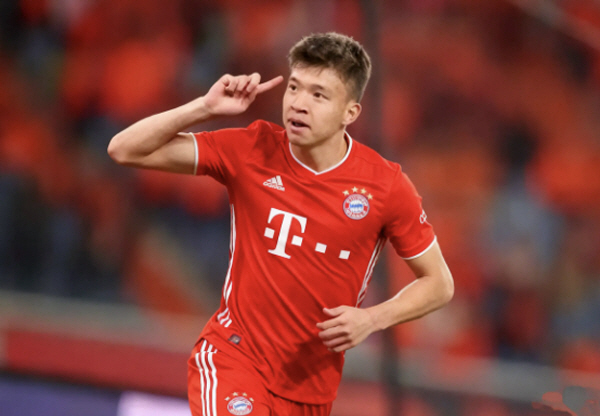"김칫국 원샷!" '중국 양민혁', 바이에른 뮌헨 유니폼 합성사진 등장 …
