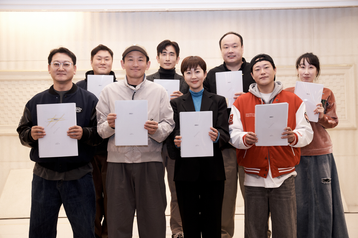 [공식] 갑분싸 '크로스' 속편으로 컴백..황정민X염정아 '크로스 2'로…