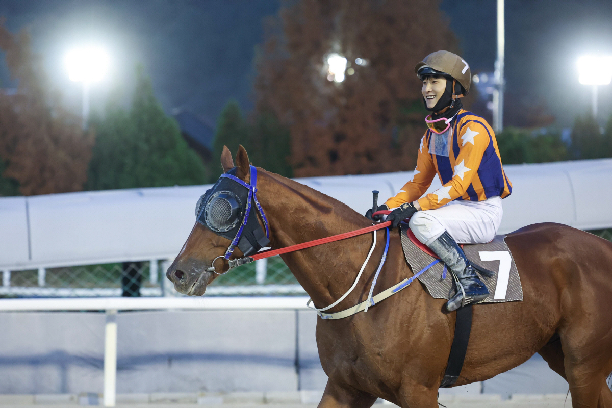 신예 첫승→명장 500승→연승마 질주…기록행진 이어가는 렛츠런파크