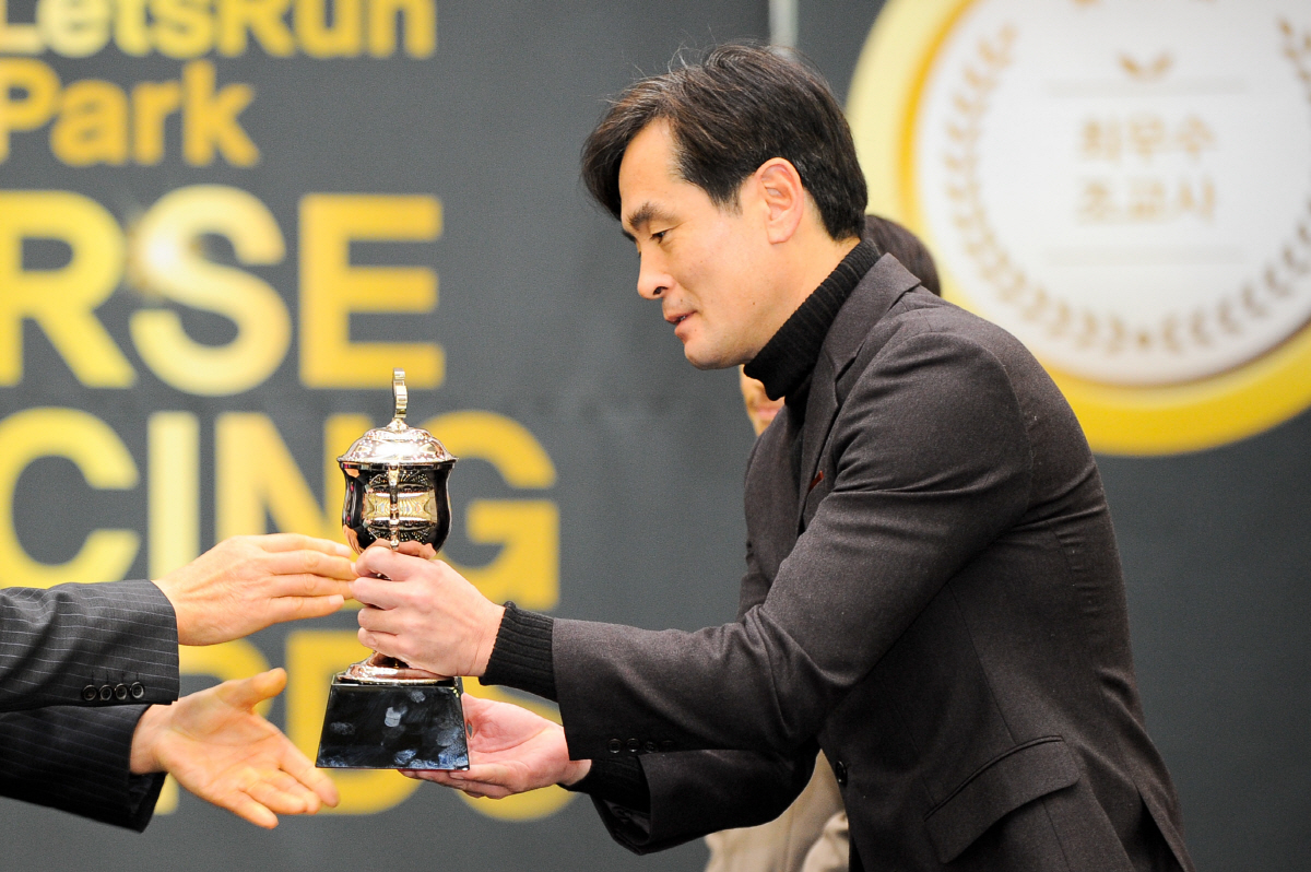 신예 첫승→명장 500승→연승마 질주…기록행진 이어가는 렛츠런파크