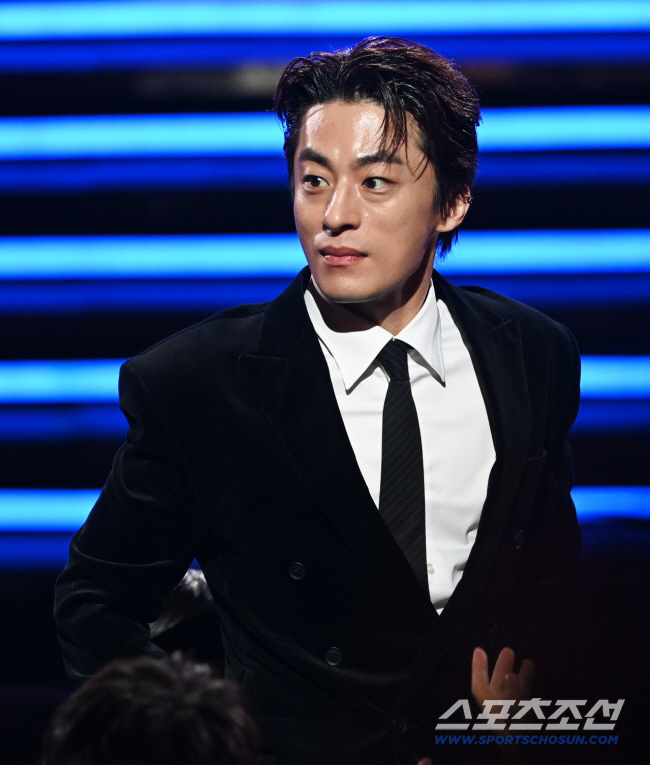 [공식] 오래 기다렸다, 구교환의 '감성 멜로'..'만약에 우리' 12월…