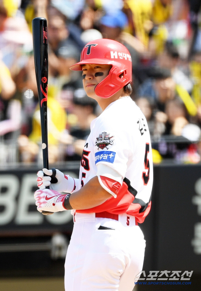 '5억 초대박 끝' 김도영, 연봉 대폭 삭감 불가피…강백호는 2.6억 깎…