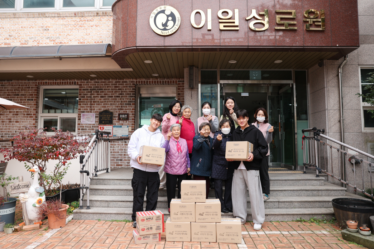 '프로구단의 선한 영향력' 광주FC, 지역사랑 실천 '사랑의 제빵 봉사'…