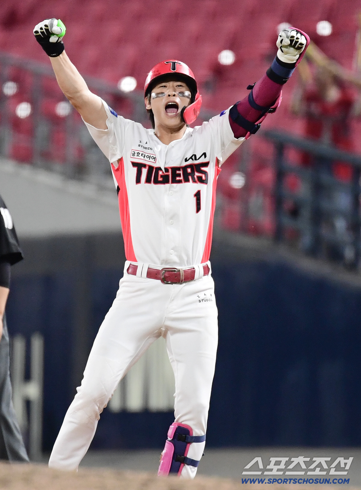 '15홈런 가능' 안재석 놔두고 '5홈런' 박찬호에 100억을 태운다? …