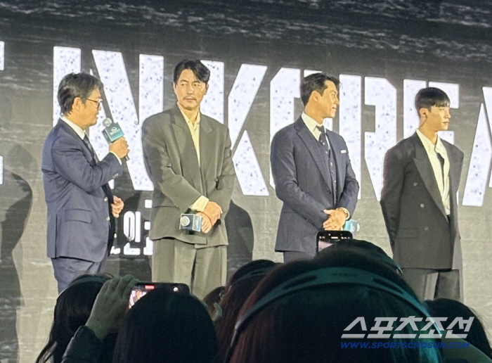 [SC현장]"잘생겼으니까"…'혼외자 논란' 정우성, 현빈과 크리스마스 이브에 출격(종합)