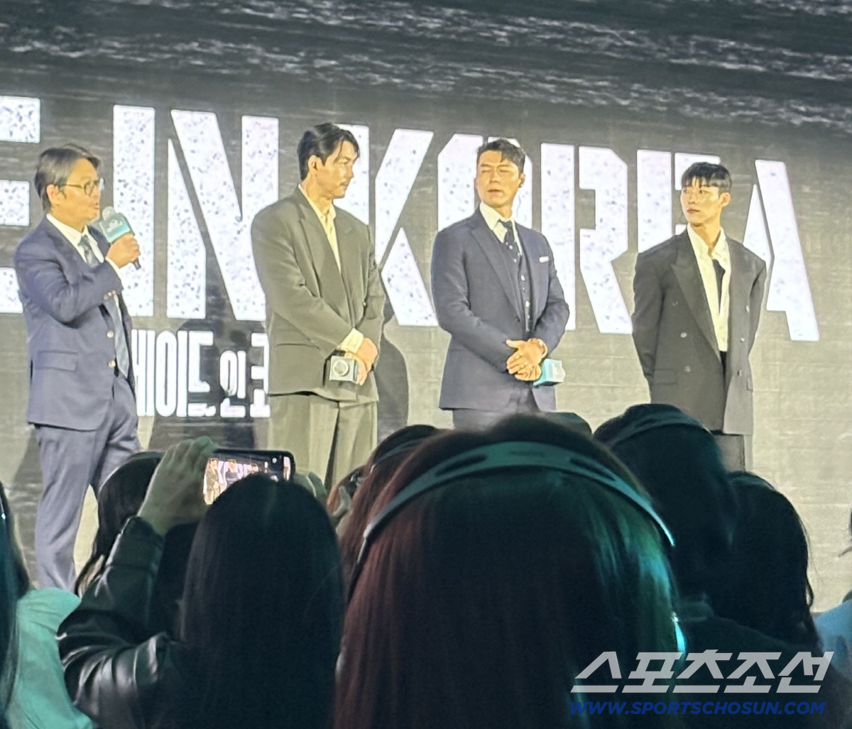 [SC현장]"잘생겼으니까"…'혼외자 논란' 정우성, 현빈과 크리스마스 이…