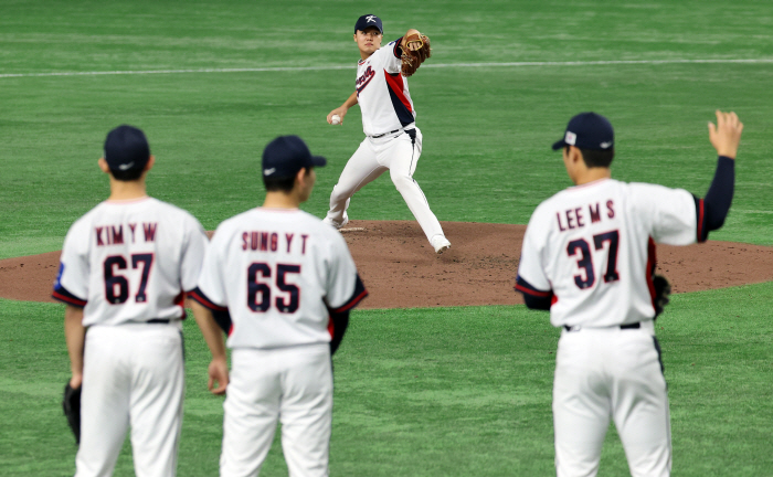 "공이 잘 날아간다" "마운드가 높다" "바운드가 크게 튄다" 첫 입성 도쿄돔 샅샅이 파악중