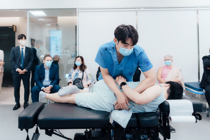 "추나요법, 근골격계 통증 치료 선호도 지속"…이용 환자 '45~54세'…