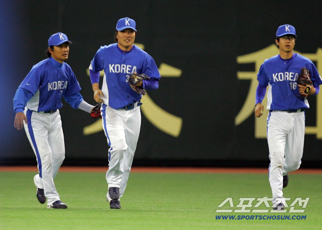 2006년 다이빙 캐치 '국민 우익수' 19년만에 다시 밟은 도쿄돔. "…